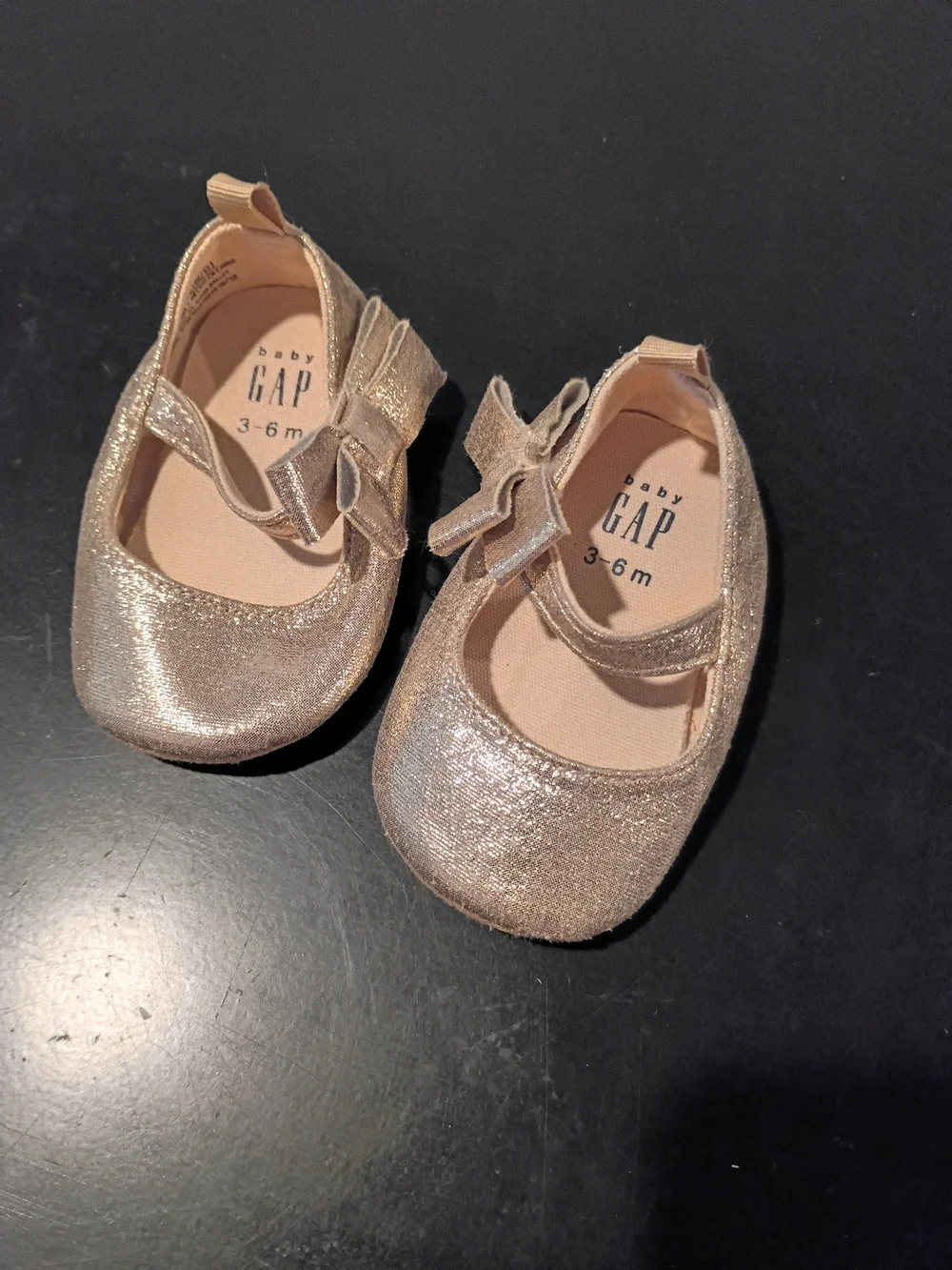 Baby GAP Shimmer Metallic Gold Mary Jane Crib Shoes (3-6 Months)